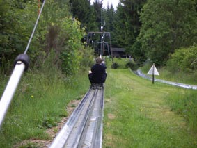 Action auf der Sommer-Rodelbahn